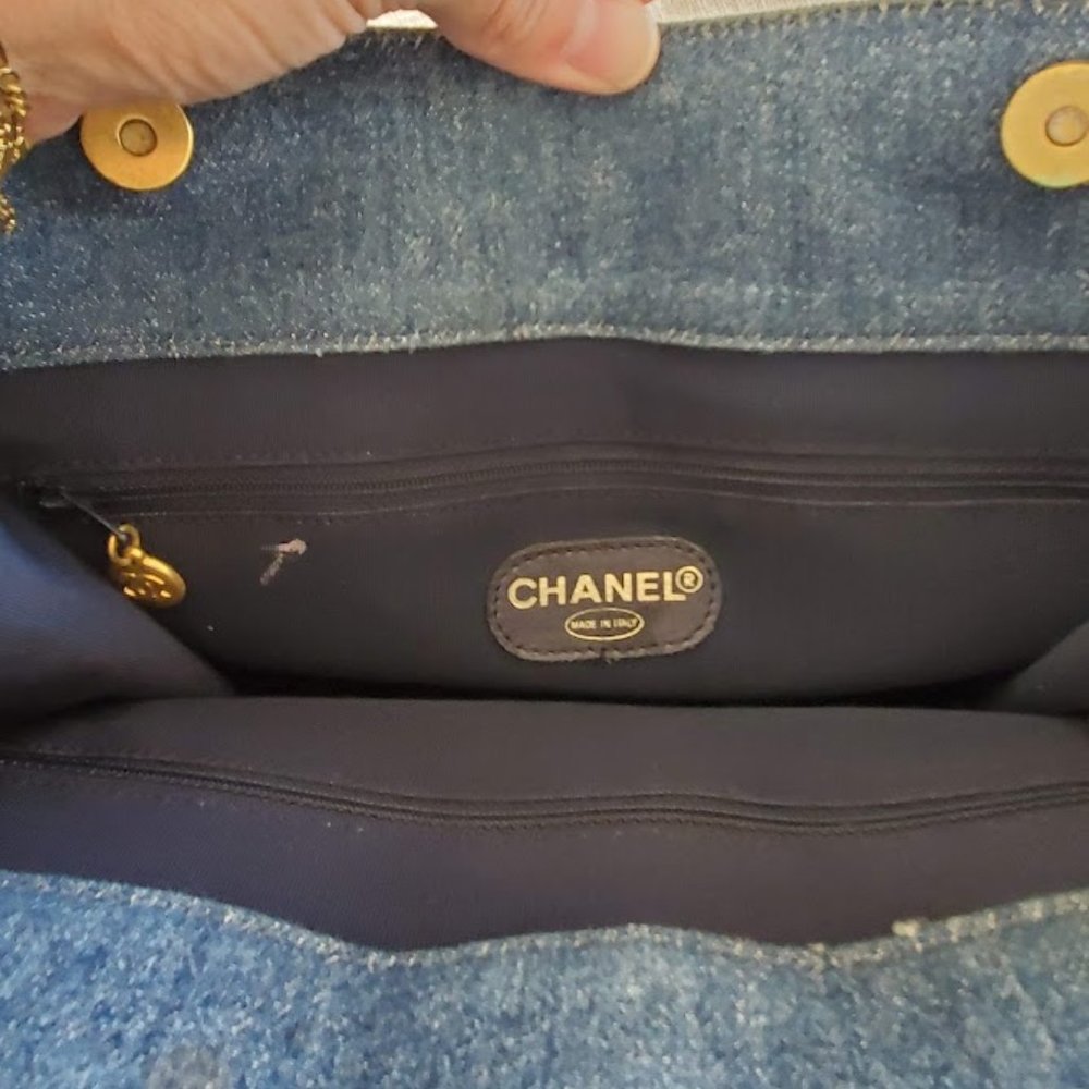 6.	Chanel Denim Tote Vintage 1990's - Picture 8 of 10